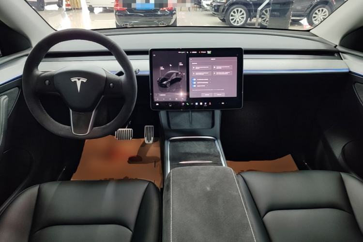 Used Tesla Model Y 2023 Rear-Wheel-Drive Version Center Console