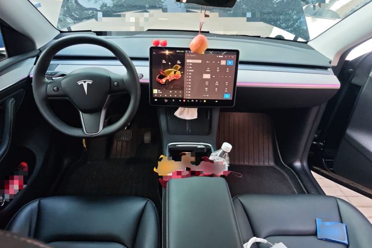 Used Tesla Model Y 2023 Long-Range All-Wheel-Drive Version Center Console