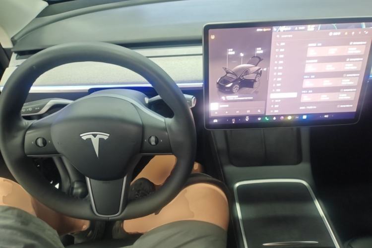Used Tesla Model Y 2023 Rear-Wheel-Drive Version Center Console