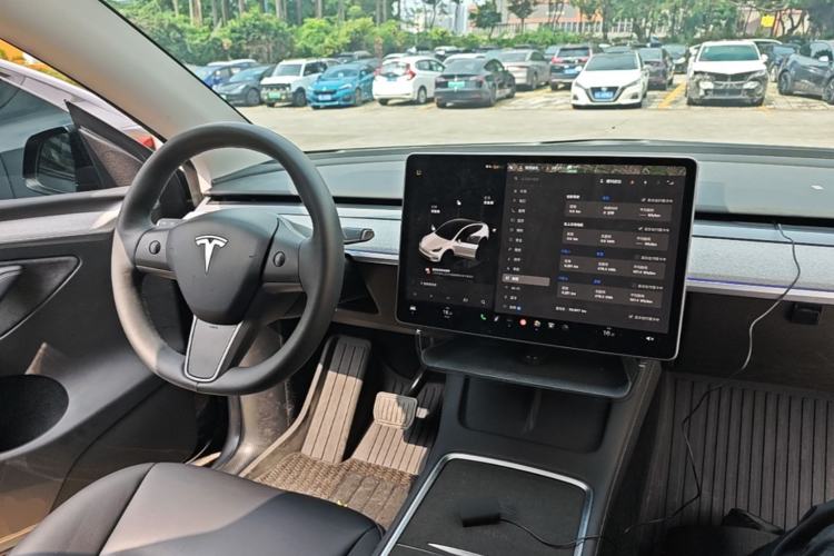 Used Tesla Model Y 2023 Rear-Wheel-Drive Version Center Console