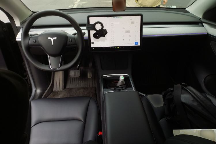 Used Tesla Model Y 2023 Rear-Wheel-Drive Version Center Console