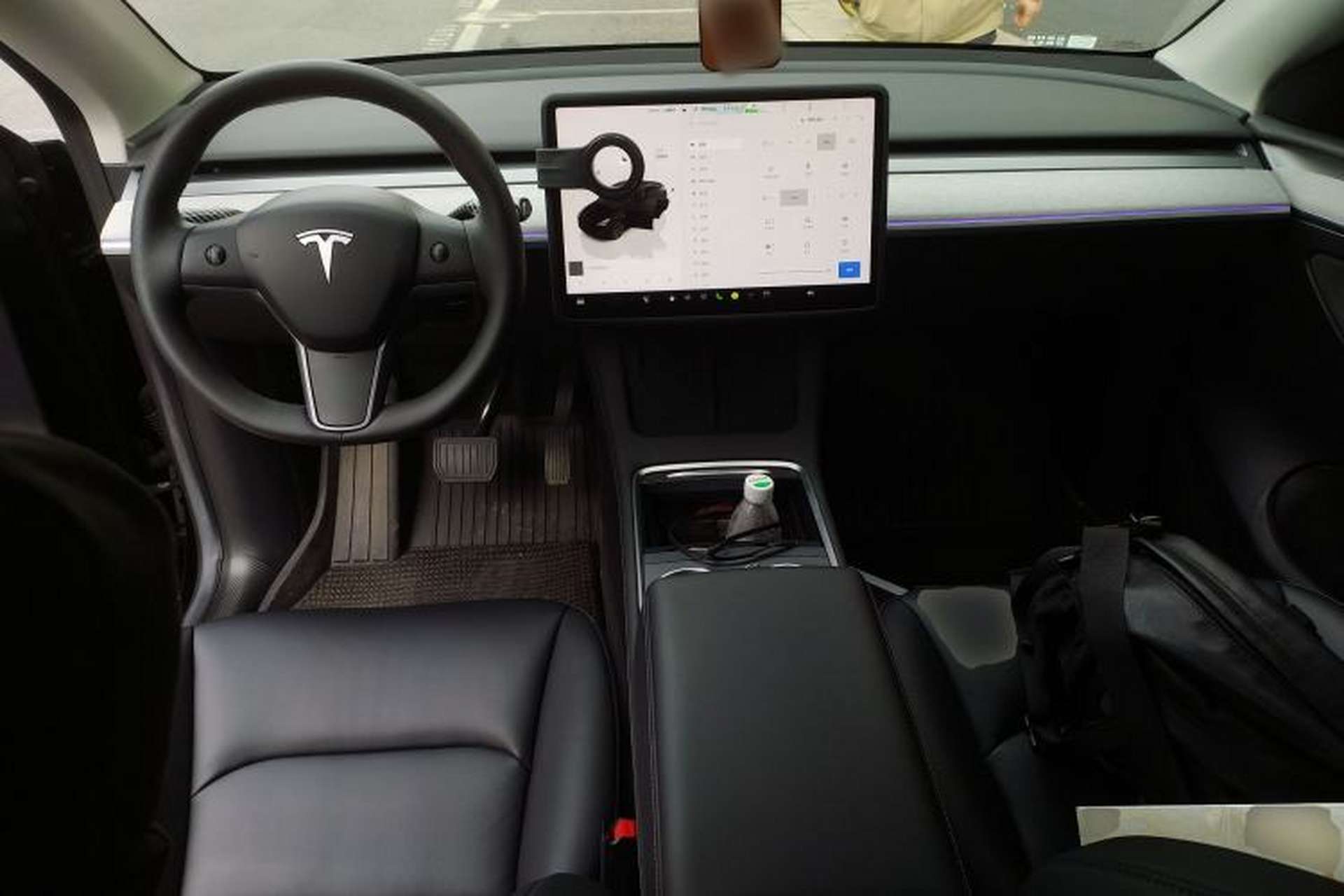 Used Tesla Model Y 2023 Rear-Wheel-Drive Version Center Console