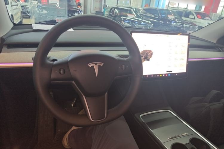 Used Tesla Model Y 2023 Rear-Wheel-Drive Version Center Console