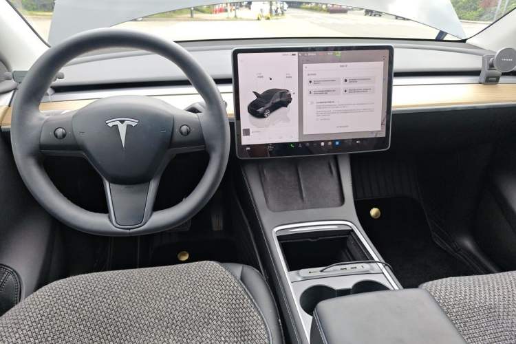 Used Tesla Model Y 2023 Rear-Wheel-Drive Version Center Console