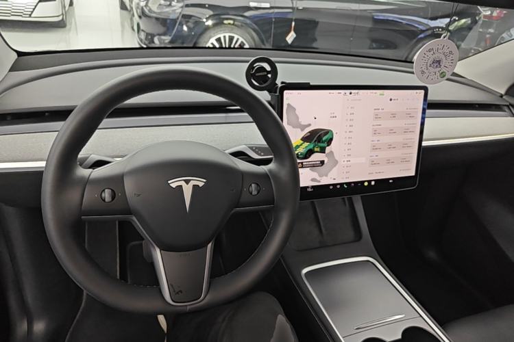 Used Tesla Model Y 2023 Rear-Wheel-Drive Version Center Console