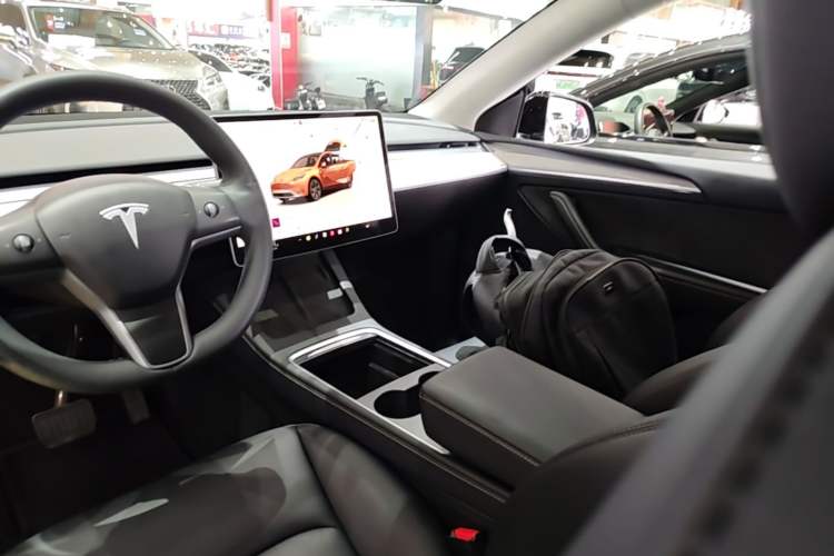 Used Tesla Model Y 2023 Rear-Wheel-Drive Version Center Console