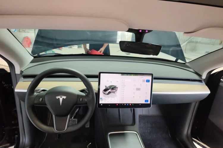 Used Tesla Model Y 2023 Rear-Wheel-Drive Version Center Console
