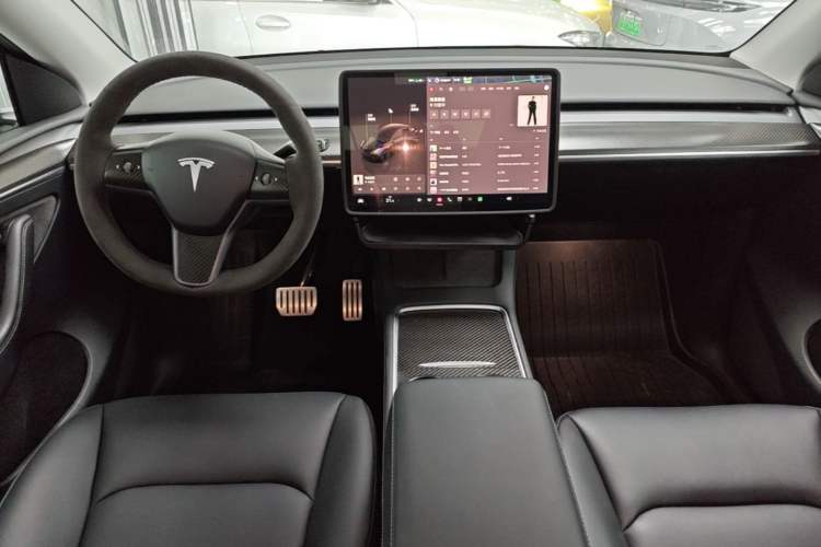 Used Tesla Model Y 2023 High-Performance All-Wheel-Drive Version Center Console