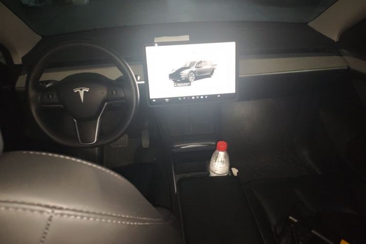 Used Tesla Model Y 2023 Rear-Wheel-Drive Version Center Console