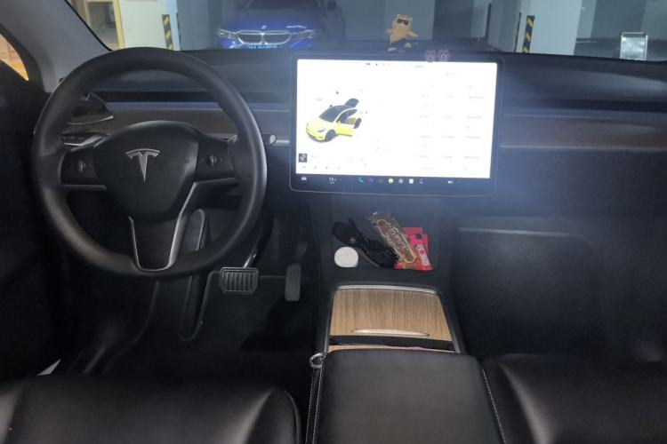Used Tesla Model Y 2023 Rear-Wheel-Drive Version Center Console