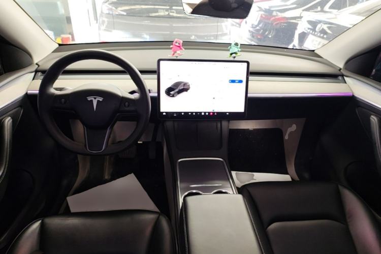 Used Tesla Model Y 2023 Long-Range All-Wheel-Drive Version Center Console