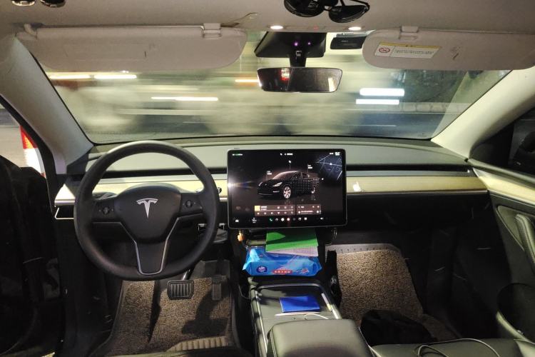 Used Tesla Model Y 2023 Long-Range All-Wheel-Drive Version Center Console