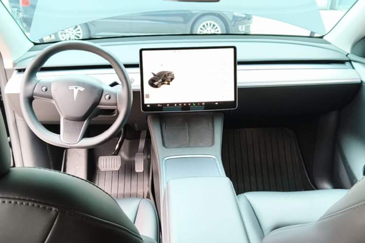 Used Tesla Model Y 2023 Rear-Wheel-Drive Version Center Console