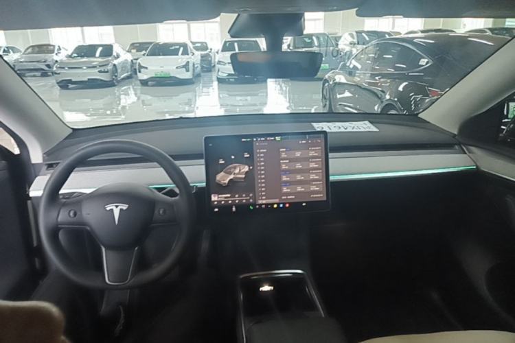 Used Tesla Model Y 2023 Rear-Wheel-Drive Version Center Console