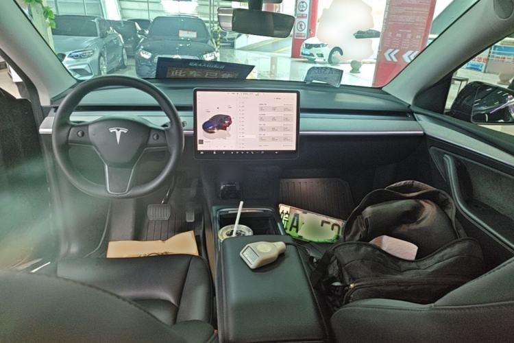 Used Tesla Model Y 2023 Rear-Wheel-Drive Version Center Console