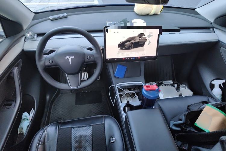 Used Tesla Model Y 2023 High-Performance All-Wheel-Drive Version Center Console
