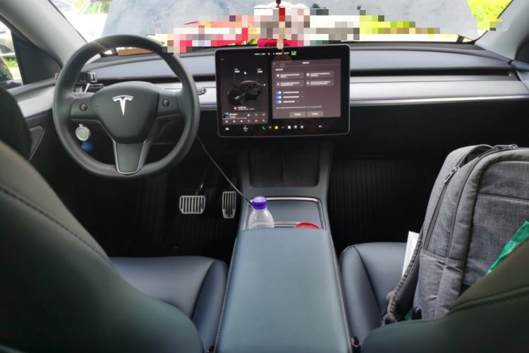 Used Tesla Model Y 2023 Rear-Wheel-Drive Version Center Console