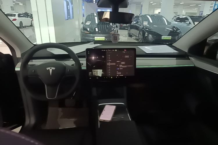 Used Tesla Model Y 2023 Long-Range All-Wheel-Drive Version Center Console