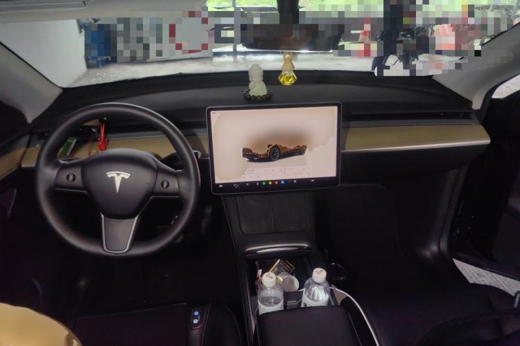 Used Tesla Model Y 2023 Long-Range All-Wheel-Drive Version Center Console