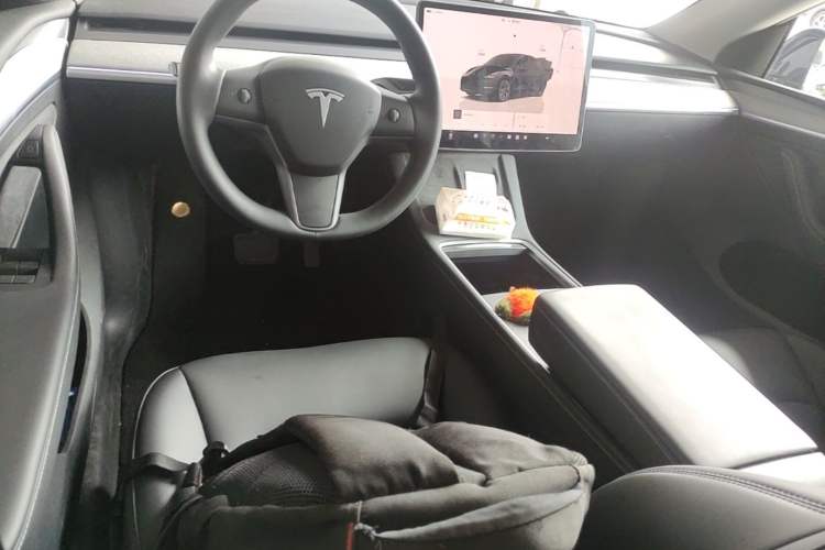 Used Tesla Model Y 2023 Rear-Wheel-Drive Version Center Console