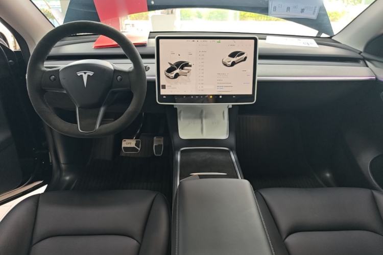 Used Tesla Model Y 2023 Long-Range All-Wheel-Drive Version Center Console