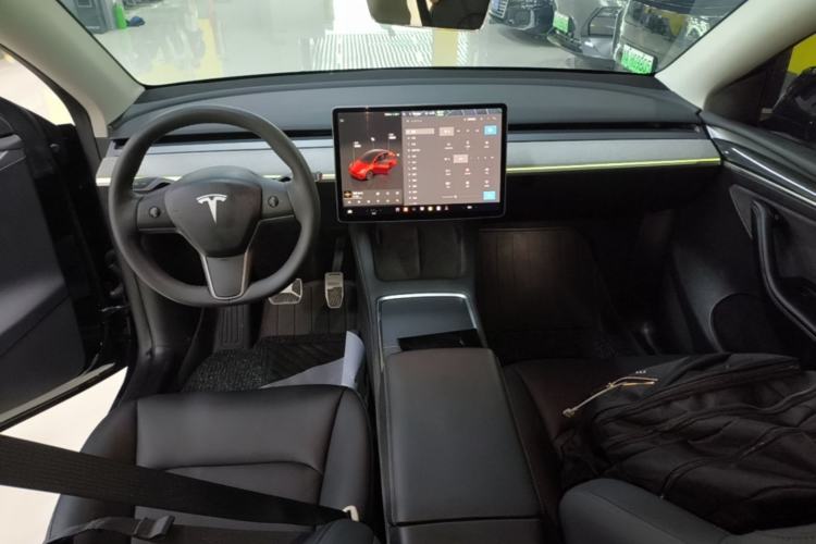 Used Tesla Model Y 2023 Long-Range All-Wheel-Drive Version Center Console