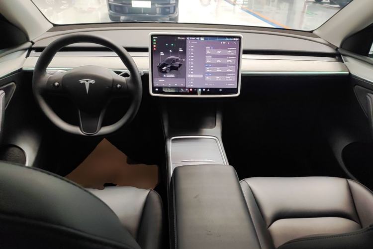 Used Tesla Model Y 2023 Rear-Wheel-Drive Version Center Console