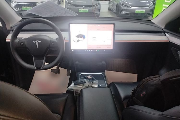 Used Tesla Model Y 2023 Rear-Wheel-Drive Version Center Console