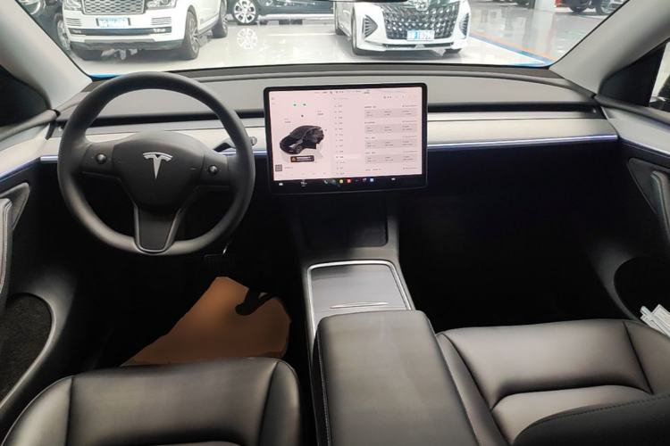 Used Tesla Model Y 2023 Rear-Wheel-Drive Version Center Console