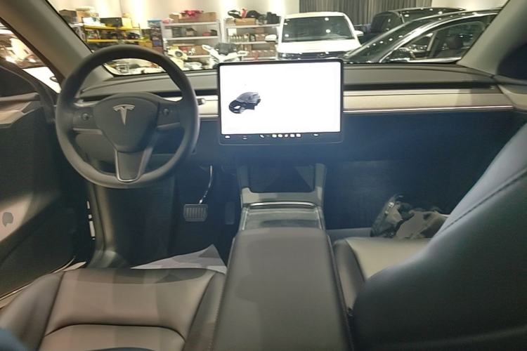 Used Tesla Model Y 2023 Rear-Wheel-Drive Version Center Console