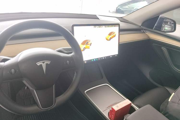 Used Tesla Model Y 2023 Long-Range All-Wheel-Drive Version Center Console