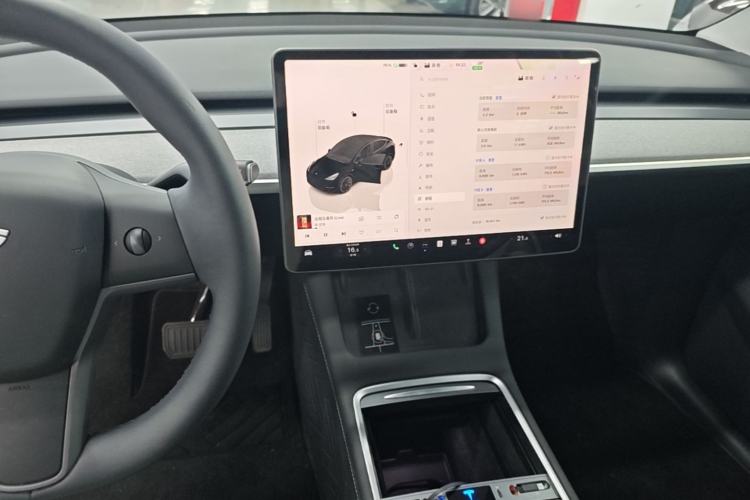 Used Tesla Model Y 2023 Long-Range All-Wheel-Drive Version Center Console
