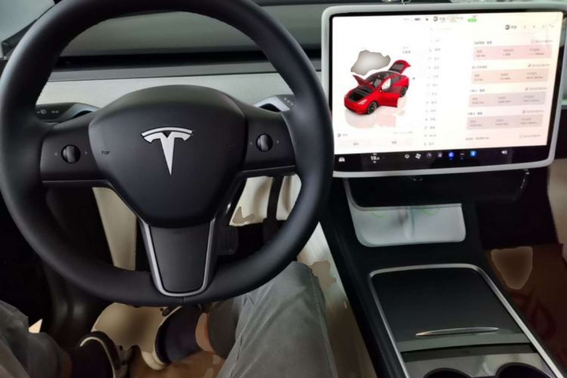 Used Tesla Model Y 2023 Long-Range All-Wheel-Drive Version Center Console