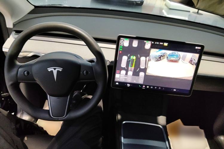Used Tesla Model Y 2023 Rear-Wheel-Drive Version Center Console