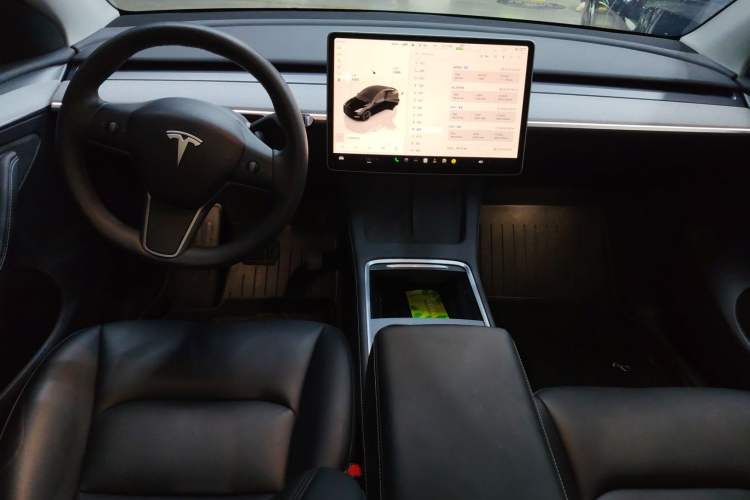 Used Tesla Model Y 2023 Long-Range All-Wheel-Drive Version Center Console
