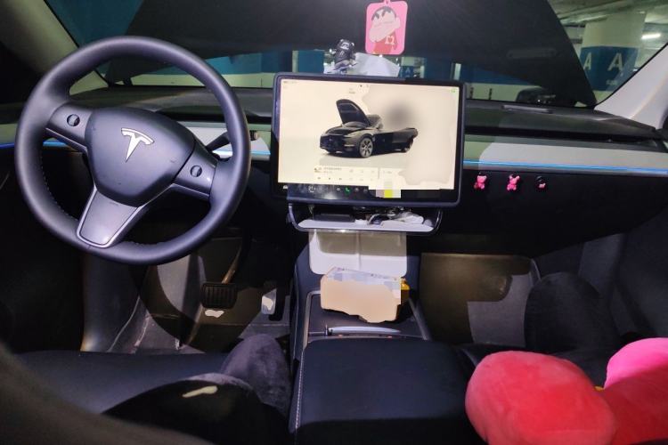 Used Tesla Model Y 2023 Rear-Wheel-Drive Version Center Console