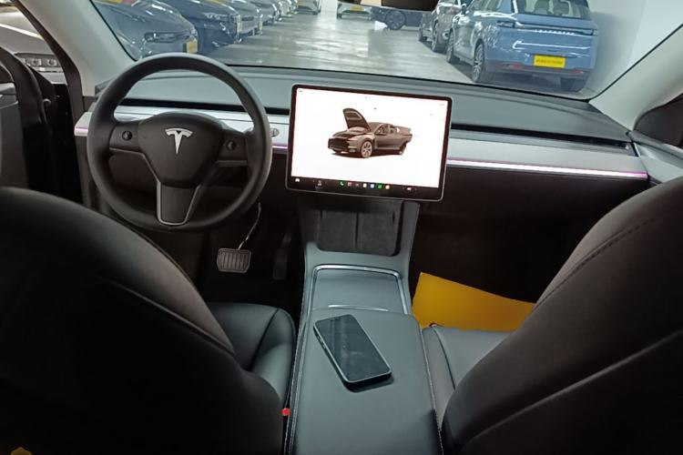 Used Tesla Model Y 2023 Rear-Wheel-Drive Version Center Console