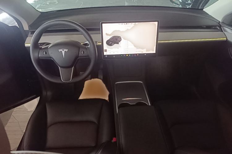 Used Tesla Model Y 2023 Rear-Wheel-Drive Version Center Console