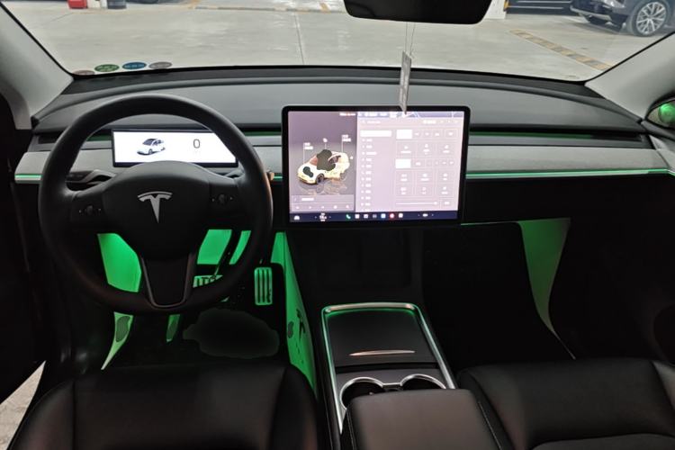 Used Tesla Model Y 2023 High-Performance All-Wheel-Drive Version Center Console