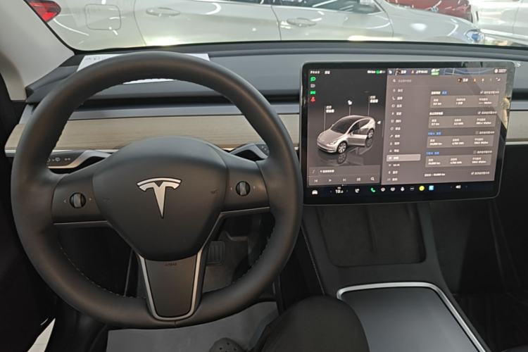 Used Tesla Model Y 2023 Rear-Wheel-Drive Version Center Console