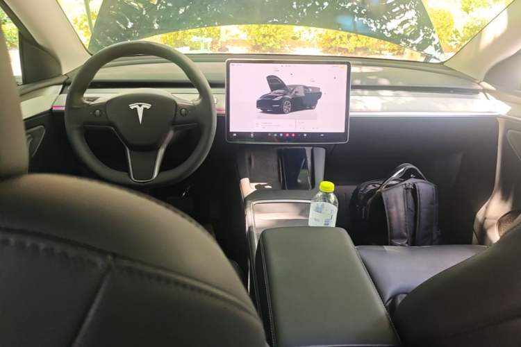 Used Tesla Model Y 2023 Rear-Wheel-Drive Version Center Console