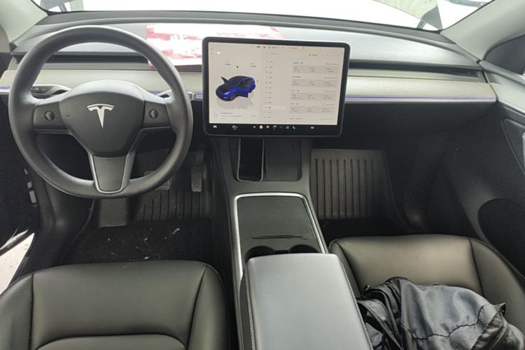 Used Tesla Model Y 2023 Rear-Wheel-Drive Version Center Console