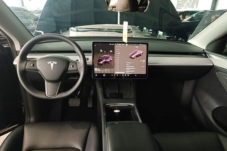 Used Tesla Model Y 2023 Rear-Wheel-Drive Version Center Console