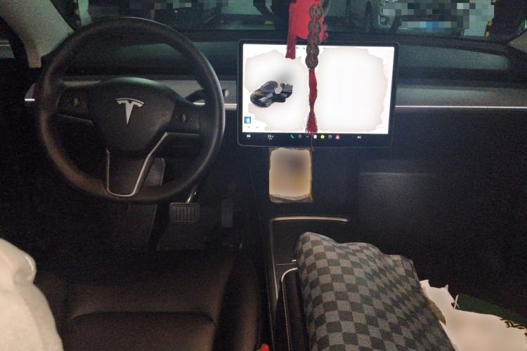Used Tesla Model Y 2023 Rear-Wheel-Drive Version Center Console