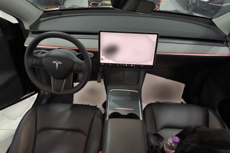 Used Tesla Model Y 2023 Long-Range All-Wheel-Drive Version Center Console