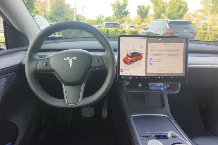 Used Tesla Model Y 2023 Rear-Wheel-Drive Version Center Console