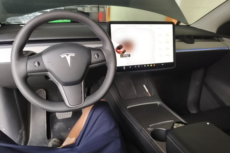 Used Tesla Model Y 2023 Rear-Wheel-Drive Version Center Console