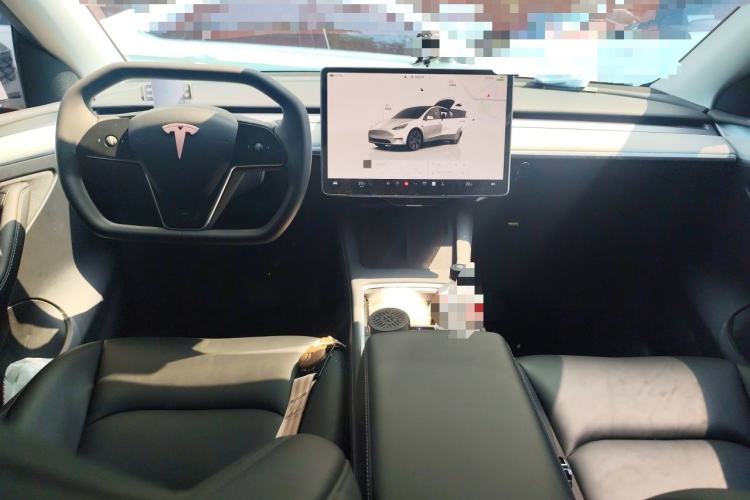 Used Tesla Model Y 2023 Long-Range All-Wheel-Drive Version Center Console