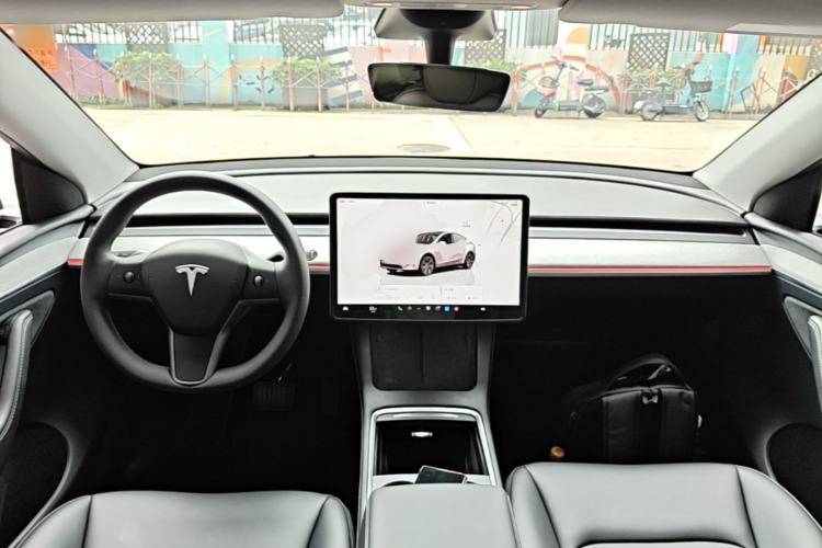 Used Tesla Model Y 2023 Rear-Wheel-Drive Version Center Console