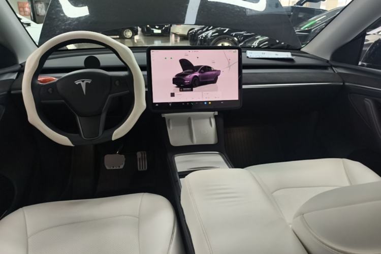 Used Tesla Model Y 2023 High-Performance All-Wheel-Drive Version Center Console